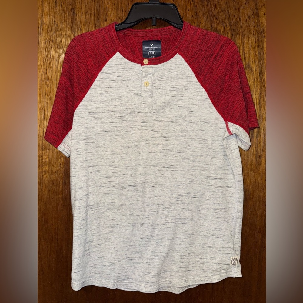 American Eagle Outfitters Men’s Red & Gray T-Shirt Size Small Logo Henley